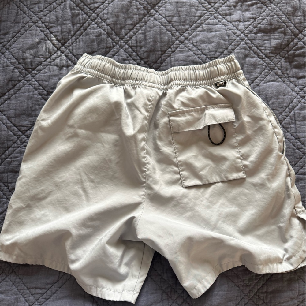 Nike Men’s Standard Fit Shorts – grey - Picture 2 of 3